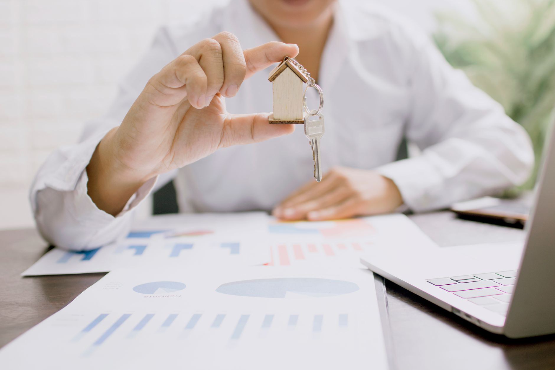 Cân Nhắc Thuê Nhà Thầu Mới Hay Điều Chỉnh Nguồn Lực Nội Bộ